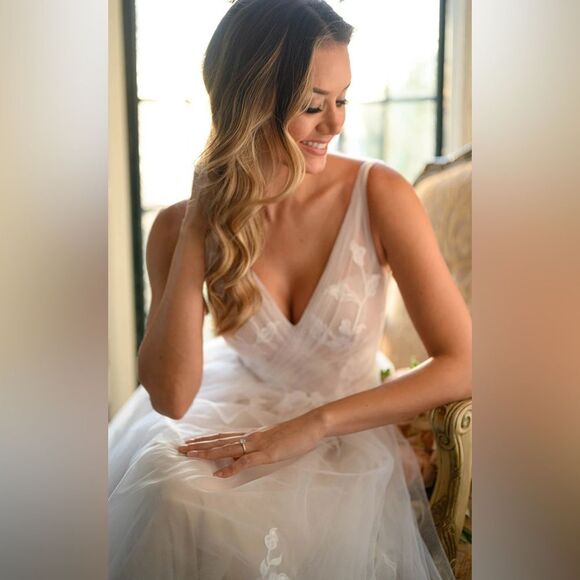 Stella York 7126 Plus Size tulle lace A-line wedding dress, size 26 - Picture 6 of 17